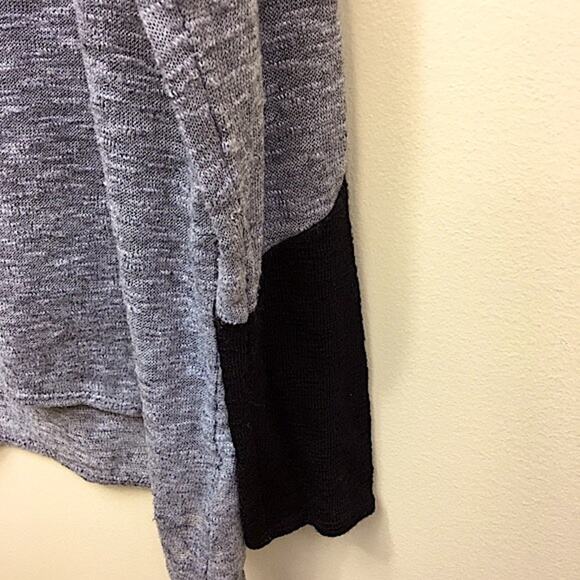 Old Navy Grey Black Light Knit Sweater Long Sleeve Hi Lo Hem Small/Medium - Picture 5 of 11